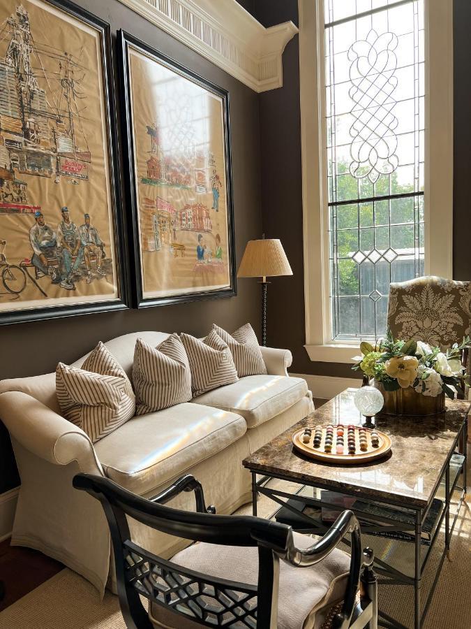 The James Madison Inn Экстерьер фото